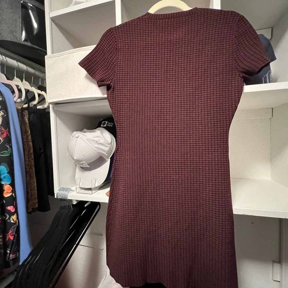 Theory Burgundy Textured Short-Sleeve Fit-and-Flare Dress - Picture 4 of 4